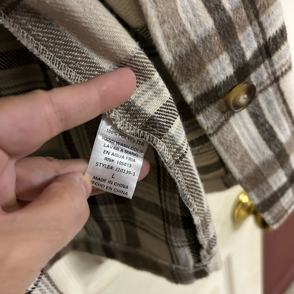 Shacket. Size Large - Picture 6 of 7
